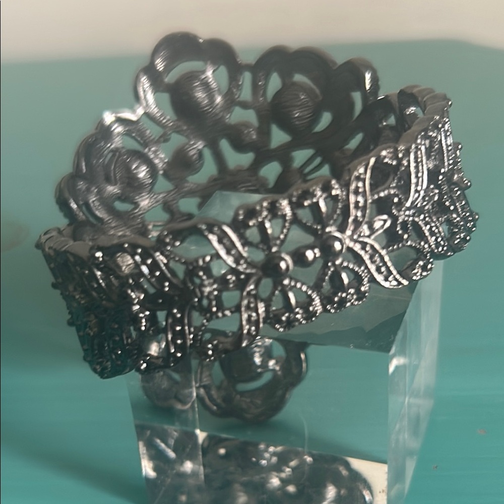 Ornate Filigree Rhinestone Encrusted Hinged Cuff Vintage Inspired Bracelet - Picture 4 of 9